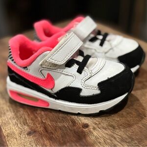 Nike White and Pink Sneakers with Velcro Closure